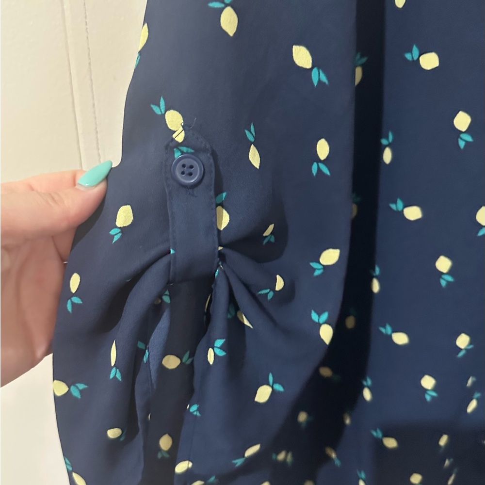 Catherines 22/24 Navy Blue Lemon Print Sheer Roll Tab Sleeve Blouse Summer - Picture 4 of 7